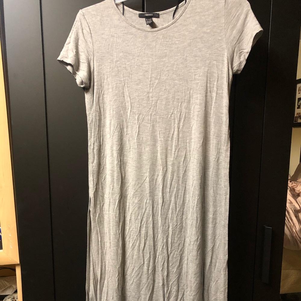 Knee length t shirt with slits on both sides